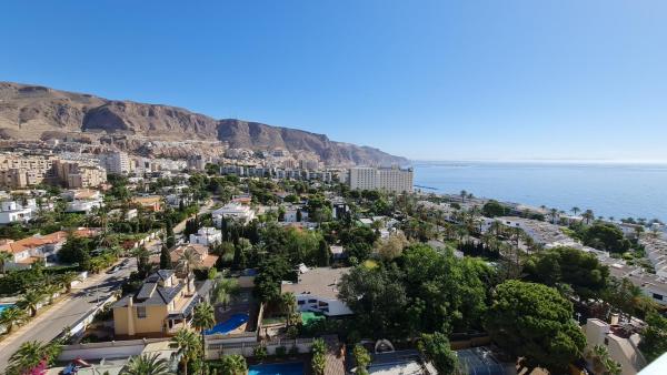 Nella foto è visibile l'oggetto Estudio al Mar con Piscina, Cama 150 y Sofá cama situato nella città di Aguadulce.