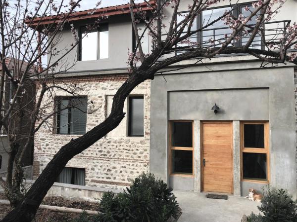 På bildet vises objektet Lokokina Guesthouse som ligger i byen Telavi.