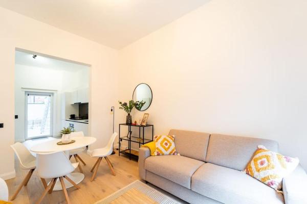 Your Antwerp Adventure Sleeps 4, Anversa