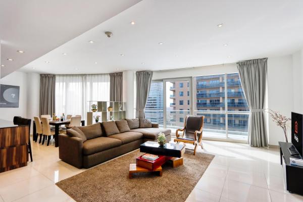 Nella foto è visibile l'oggetto Livbnb - Contemporary Suite with Private Plunge Pool situato nella città di Dubai.