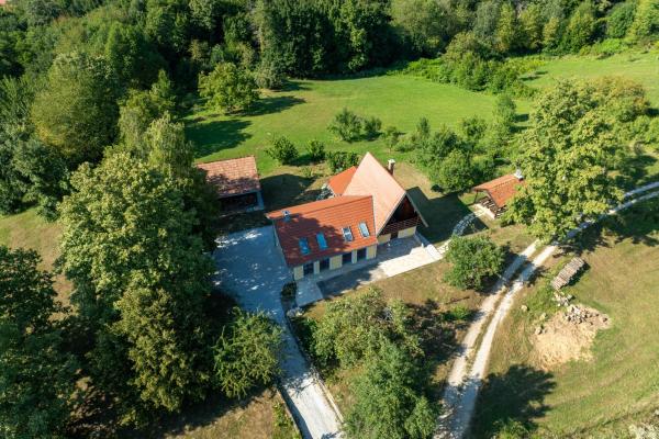 Auf dem Foto ist das Objekt Holiday Home Anka in der Stadt Krivaja Vojnička zu sehen.