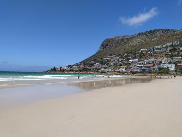 Fotografie 2: Tranquility by the Sea: beachside family fun!