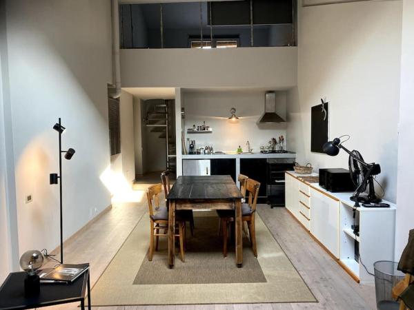 Na foto é possível ver o objeto Cute Nest localizado na cidade de Como.