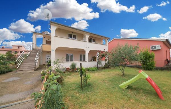 The photo shows the Ferienwohnung für 3 Personen ca 30 qm in Galižana, Istrien Istrische Riviera located in the city of Galižana.