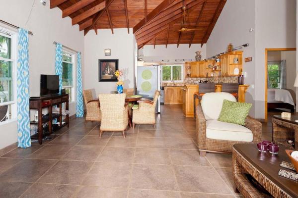 Casa De Odisea, Roatán