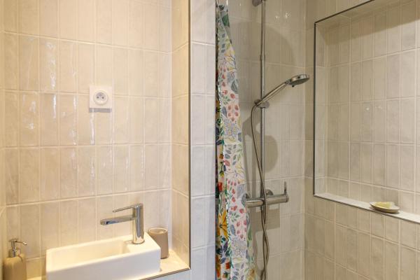 Na zdjęciu widoczny jest obiekt Pleasant 1BD Duplex for 4 Batignolles położony w mieście Paryż.