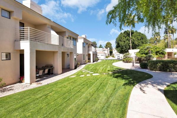 Bilde 1: Pool-side, 1st Flr, Lake Subd-trail, Walk 2 Dining