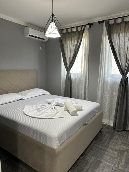 På billedet ses objektet L&A Luxury Apartments beliggende i byen Ulcinj.