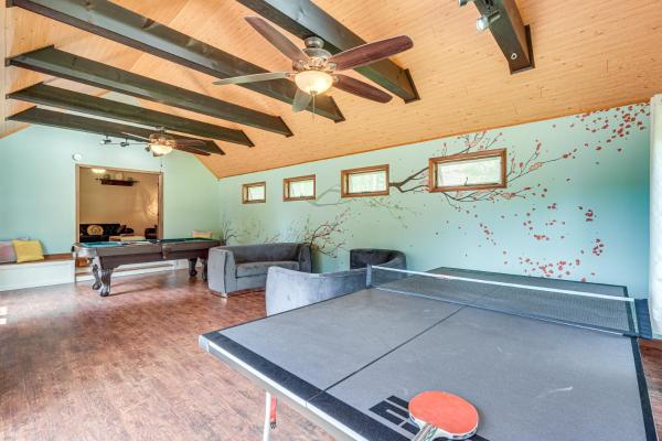 Pool, Yard and Game Room Family Home in Kunkletown photo 5