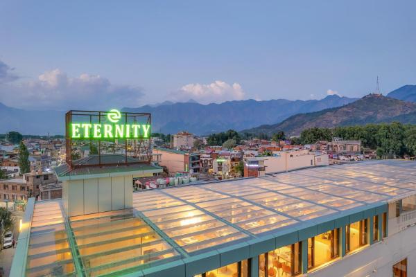 A la foto es mostra l'objecte Eternity By Greenscape situat a la ciutat de Srinagar.