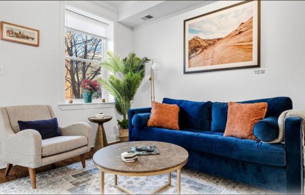 A la foto es mostra l'objecte Entire Rowhome in Northwest Washington situat a la ciutat de Washington.