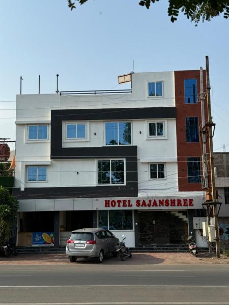A la foto es mostra l'objecte Hotel Sajanshree situat a la ciutat de Indore.