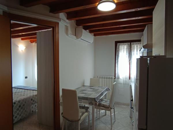 A la foto es mostra l'objecte Denis' Apartment situat a la ciutat de Chioggia.