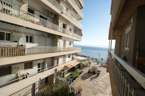 A la foto es mostra l'objecte Beachfront Escape situat a la ciutat de Loutraki.