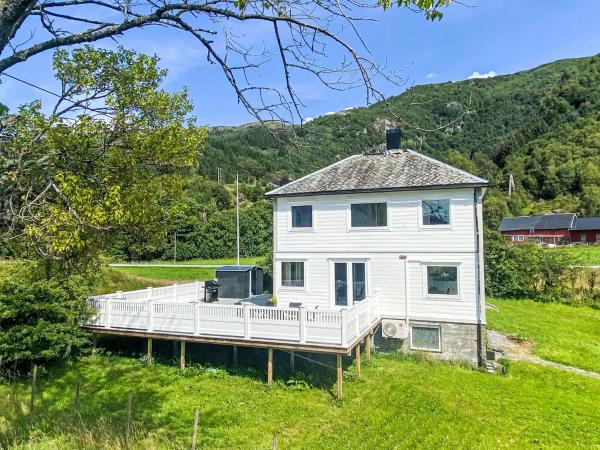 Nella foto è visibile l'oggetto Holiday Home Sjøtun by Interhome situato nella città di Hyllestad.