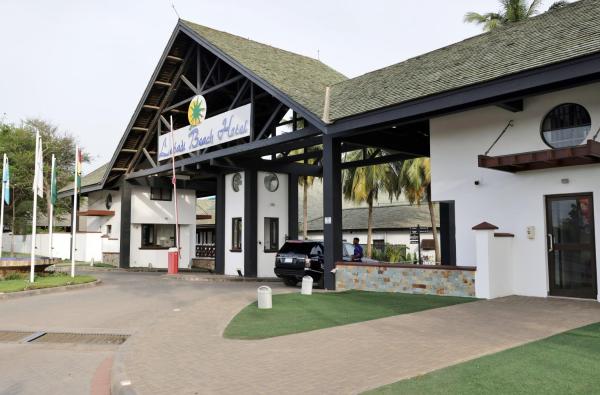 Na zdjęciu widoczny jest obiekt Labadi Beach Hotel położony w mieście Akra.