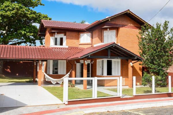 På billedet ses objektet Casa em Cond. Fechado, poucos passos da Praia P539 beliggende i byen Florianópolis.