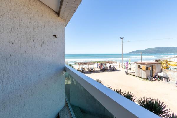 På billedet ses objektet Apartamento com Vista Mar e Acesso a Praia YY4578 beliggende i byen Florianópolis.