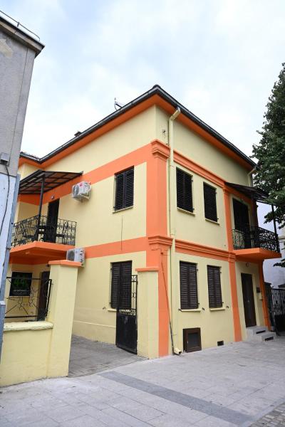 Na zdjęciu widoczny jest obiekt Station 44 Apartments położony w mieście Bitola.