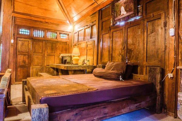 Na fotografii je vidět objekt Din House Negara Classic Homestay nacházející se ve městě Pengambengan.