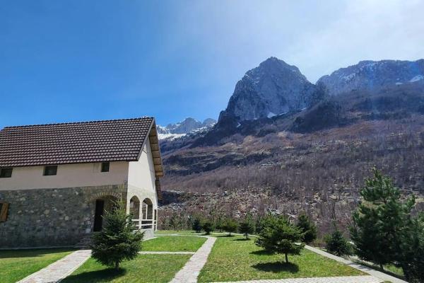Oda e Arbërit, Bogë