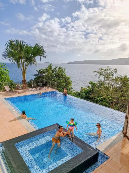 Na zdjęciu widoczny jest obiekt Guisian Cove Resort położony w mieście Santa Cruz.
