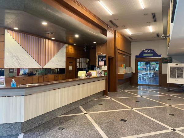 På billedet ses objektet โรงแรมโกลเด้นแกรนด์ พิษณุโลก beliggende i byen Phitsanulok.