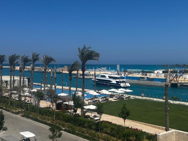 Foto 1: Marassi, Luxury Suite in Address Beach resort! service apartment