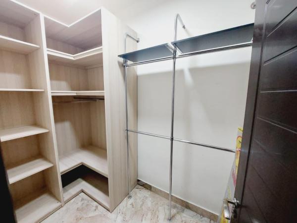 Nella foto è visibile l'oggetto Elite apartment at Nasr city 4 rooms شقه فاخره اربع غرف مدينه نصر situato nella città di Il Cairo.