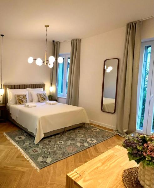 The photo shows the Joséphine located in the city of Split.