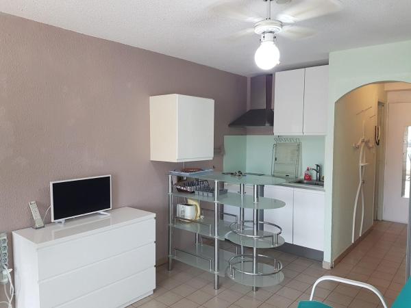 Na fotografii je vidět objekt Studio spacieux à Sète avec parking privé, terrasse et cuisine équipée - FR-1-472-198 nacházející se ve městě Sète.