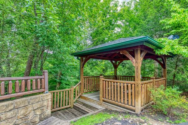 Mountain Charm- Hot Tub, Game Room, Theater Room, Free Attraction Tickets!!! - Gatlinburg, TN