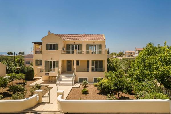 På bildet vises objektet G&S Family Resort som ligger i byen Argostoli.