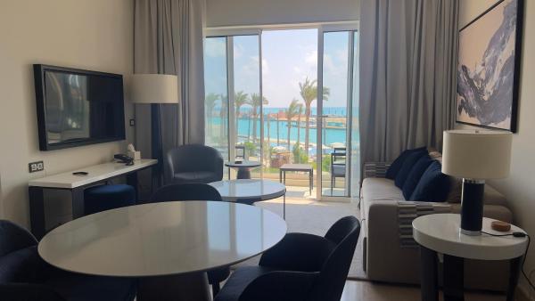 Foto 2: Marassi, Luxury Suite in Address Beach resort, service apartment