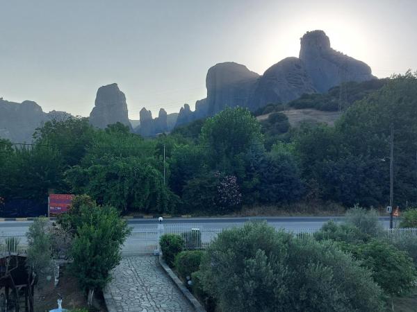 La photo montre l'objet Pomegranate Tree House - Meteora situé dans la ville de Diáva.