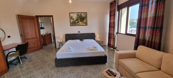 Na fotografii je vidět objekt Matt House 2 bedroom 2 bathroom beachside nacházející se ve městě Durrës.
