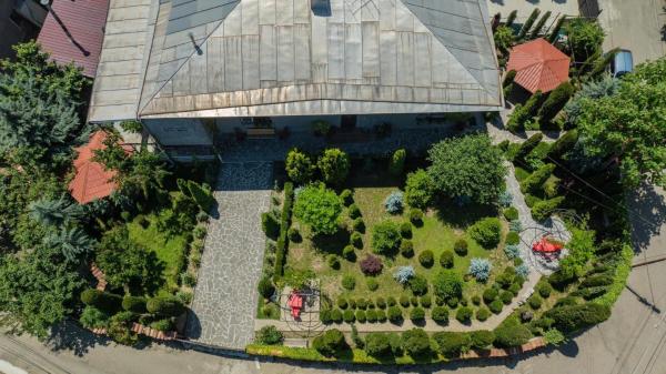 写真にはテラヴィ市にあるსასტუმრო ამელი/Hotel Ameliが写っています。