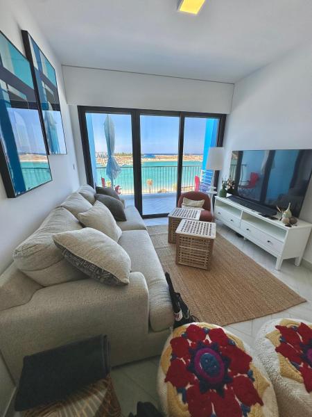 Auf dem Foto ist das Objekt Chic One-Bedroom with Sea View in der Stadt Akaba zu sehen.