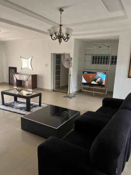 A la foto es mostra l'objecte Apartment Three Oranges SH 75 E Nza Street Independence Layout Enugu situat a la ciutat de Mama.