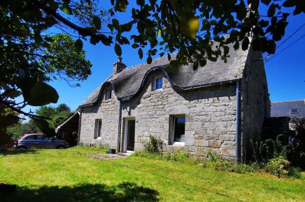 写真にはBubry市にあるjolie longère dans un hameau de Bubryが写っています。