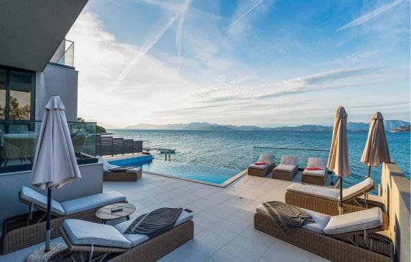 A la foto es mostra l'objecte Nice Home In Sreser With Sauna situat a la ciutat de Sreser.