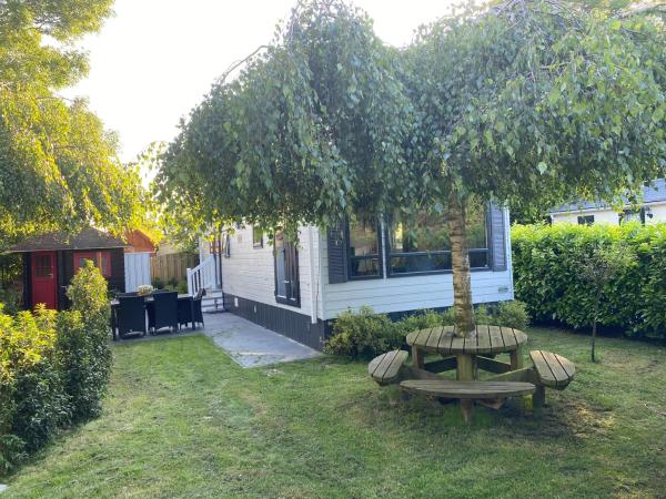 照片显示了位于Goedereede市的Mooi chalet in havenplaatsje op fietsafstand van het strand bij Ouddorp物件。