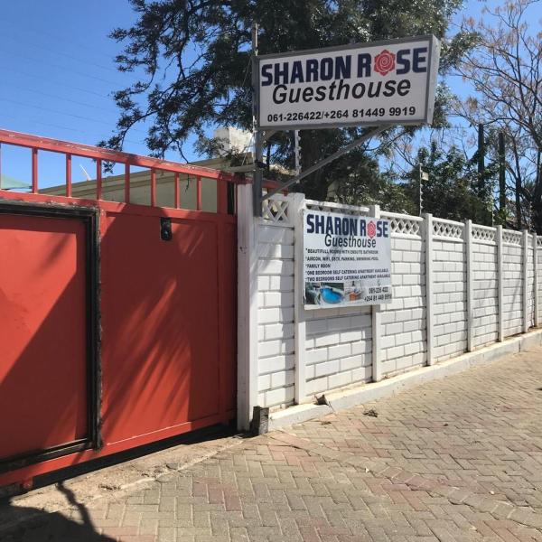 A la foto es mostra l'objecte Sharonrose Guesthouse situat a la ciutat de Augustinium.