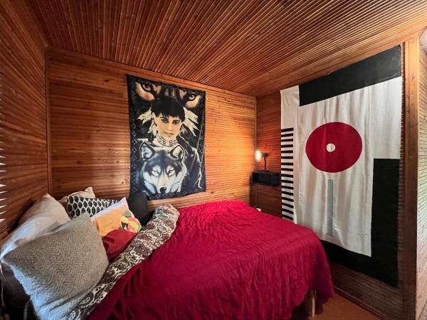 På bildet vises objektet Retro Rustic Cabin som ligger i byen Mäntsälä.