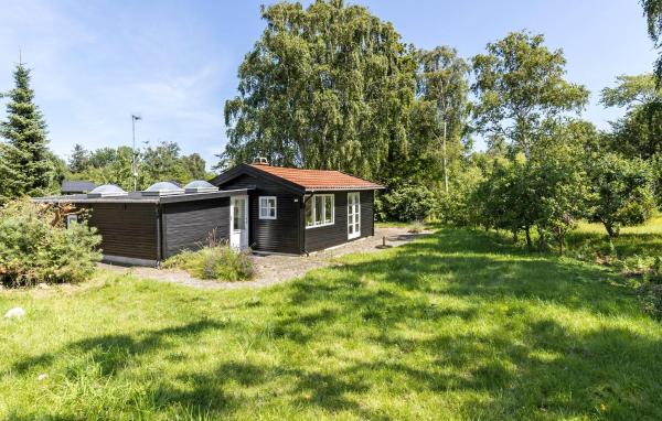 Na zdjęciu widoczny jest obiekt 2 Bedroom Lovely Home In Jægerspris położony w mieście Kulhuse.
