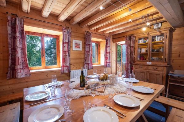 På bildet vises objektet Chalet L'Orcières, Spa Privé et Charme Montagnard som ligger i byen Béranger.