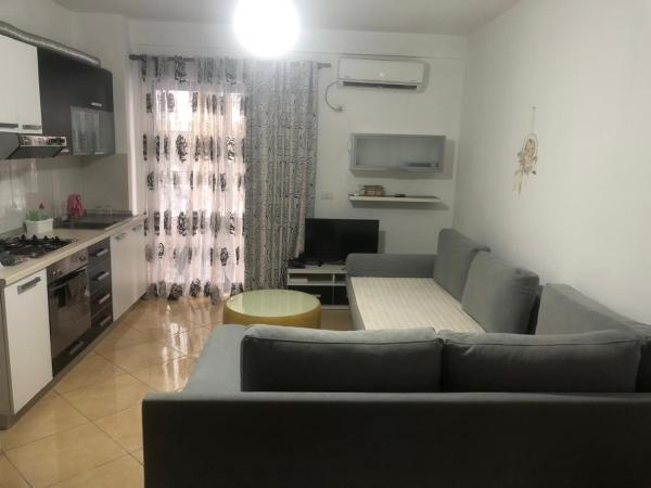 På billedet ses objektet Apartment only 20 meters from the beach beliggende i byen Durrës.
