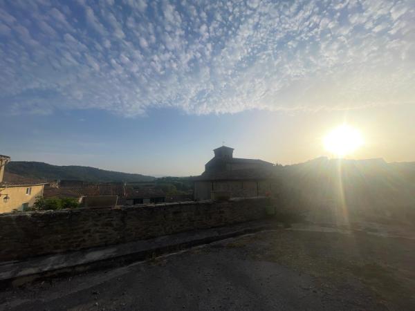A la foto es mostra l'objecte La P’tite Maison de David situat a la ciutat de Pomas.