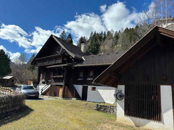 Op de foto is het object Almhaus Sparwald te zien, gelegen in de stad Napplach.