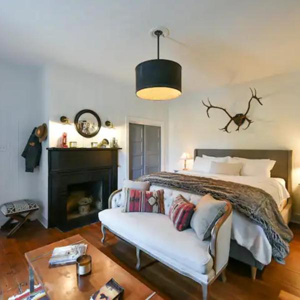 A la foto es mostra l'objecte A Whimsical Farmhouse Retreat- Suite 3 situat a la ciutat de Boyce.